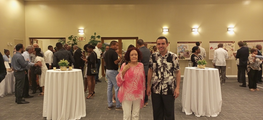 Cónsul de Colombia en Puerto Príncipe asistió a la inauguración de la exposición histórica y cultural sobre el café y la esclavitud 'kafe anè, kafe solè'