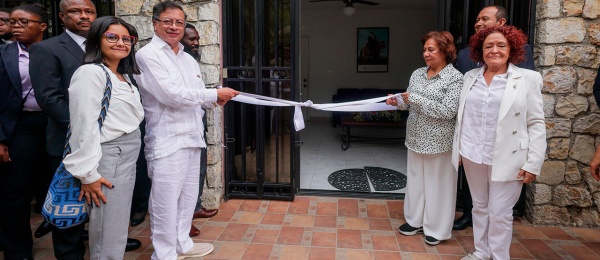 ‘Los invito a que tomemos una decisión, no dejarnos esclavizar jamás’: presidente Gustavo Petro junto a la Canciller (e) Rosa Yolanda Villavicencio Mapy en inauguración de Embajada de Colombia en Puerto Príncipe