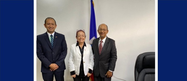 Reunión entre funcioanrios de la misión de Colombia en Haití y el recién posesionado Presidente Leslie Voltarie